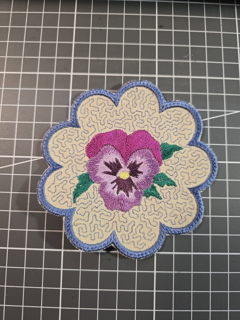 Pensée (Ce fichier est offert à l’achat d’un fichier de broderie) 4