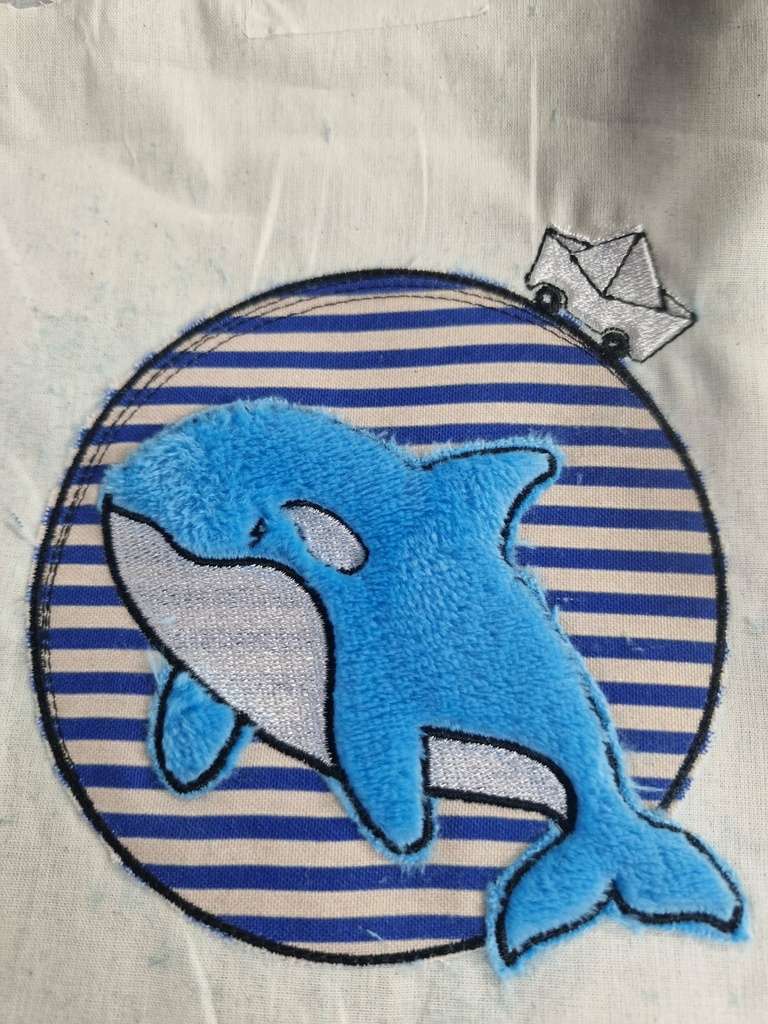 Baleine et petit bâteau (appliqué) 2