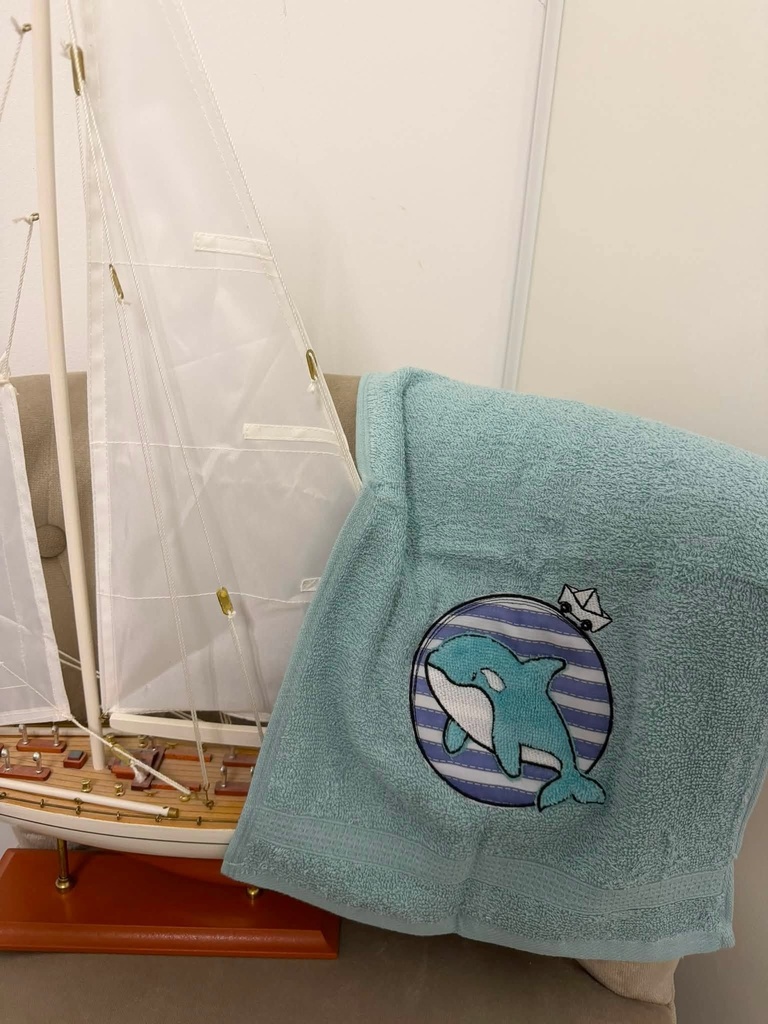 Baleine et petit bâteau (appliqué) 4