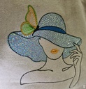 La femme au chapeau papillon 2