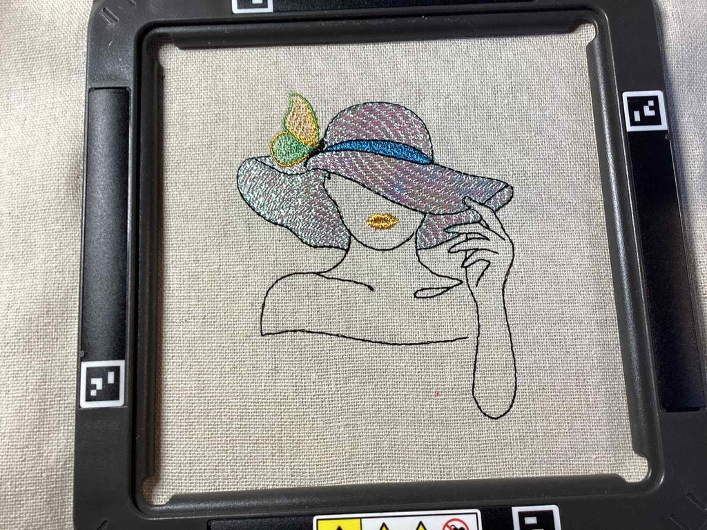 La femme au chapeau papillon 3