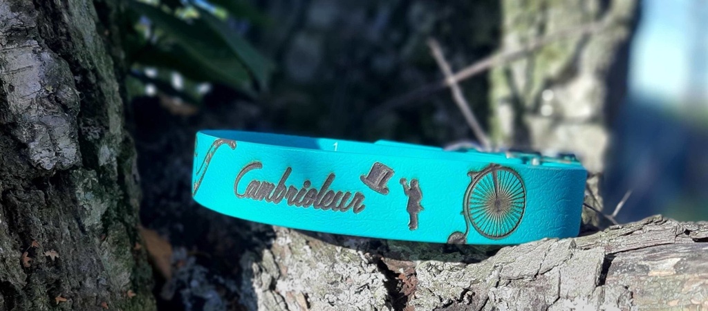 Collier gravé en PCV en 2 largeurs possible 6