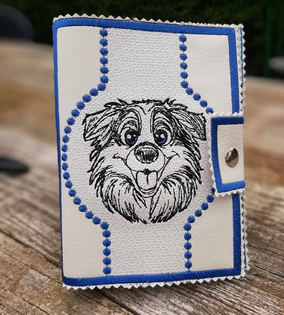 Protège carnet de santé brodé 3