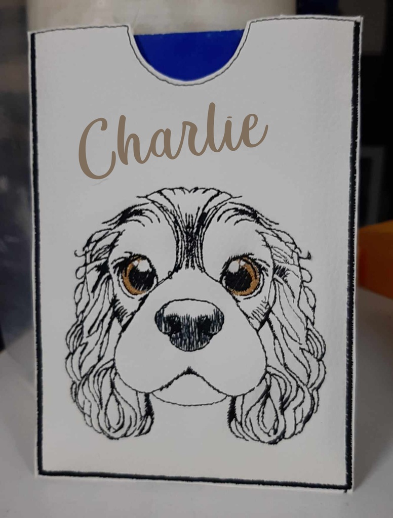 Pochette carnet de santé brodé en similicuir 8