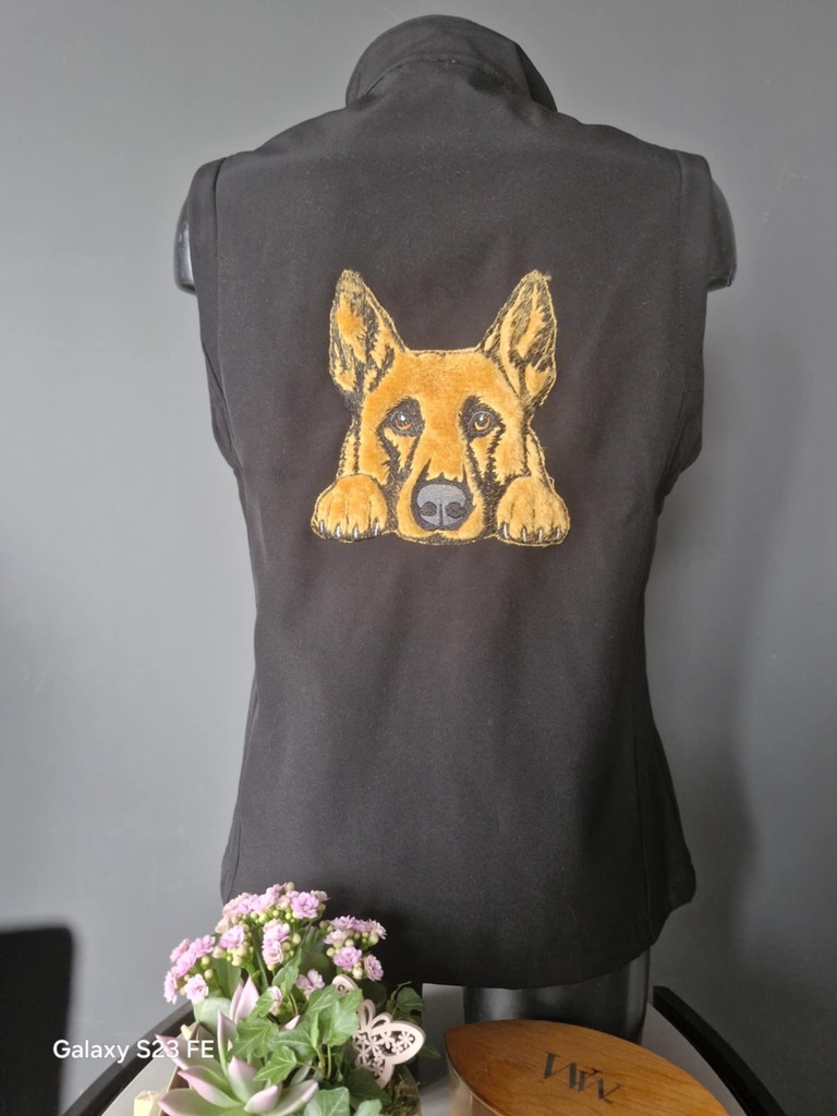 Veste softshell sans manche avec un appliqué brodé Malinois 2