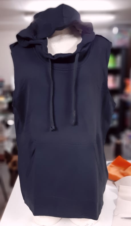 Sweat capuche sans manche 2
