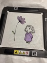 Petite fille à la fleur en mylar