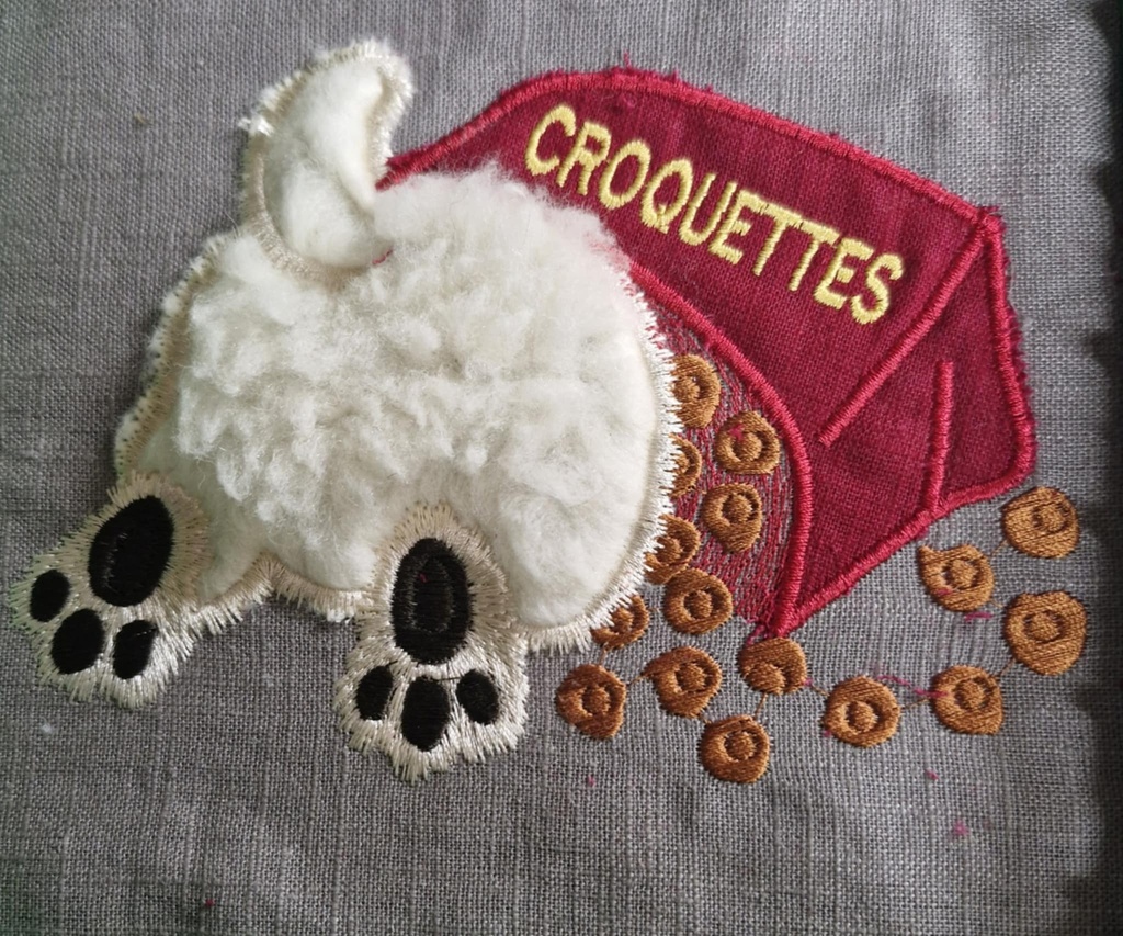 Chien croquette (appliqué)