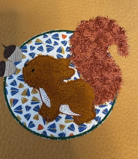 Ecureuil et son gland (appliqué)