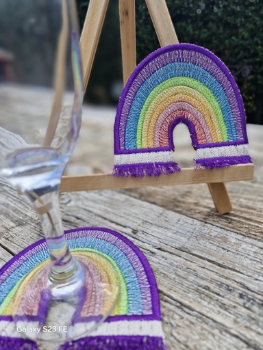 Sous verre Arc en ciel en macramé