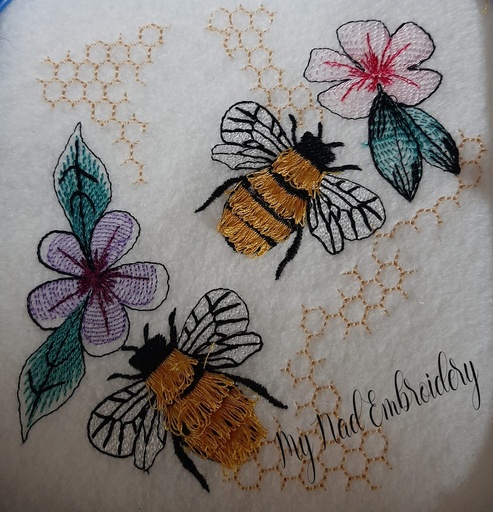 Abeille dansant à travers les fleurs